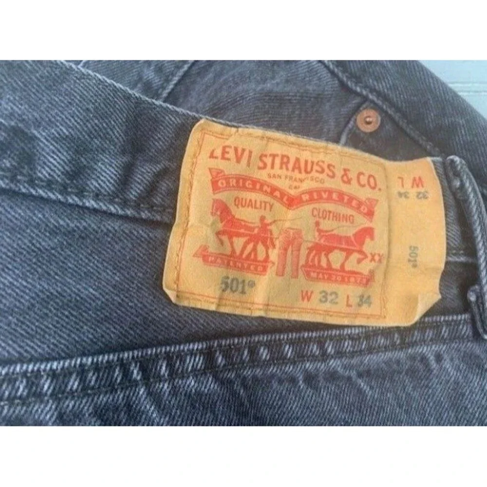 Levi 501 Mens Jeans Size 32x34 (Actual Inseam 33) Button Fly Black Straight